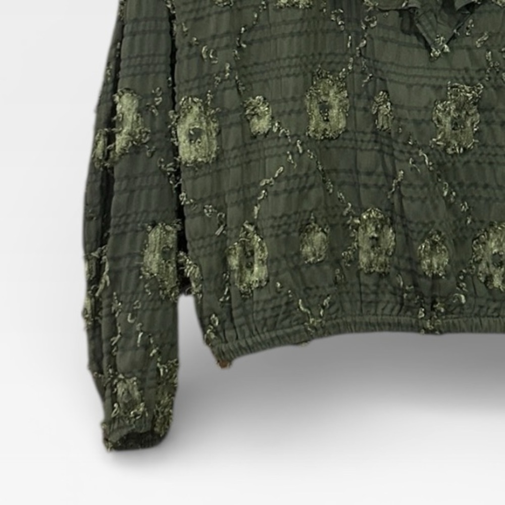 Sage + Fig Green Textured Floral Long Sleeve Ruffle Neck Top Women’s Size Medium - Picture 6 of 11